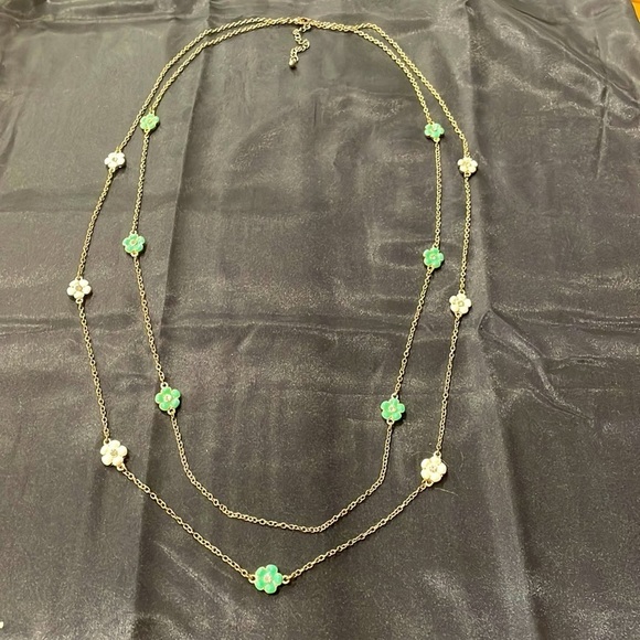 Jewelry - Vintage green and white flower double strand necklace
